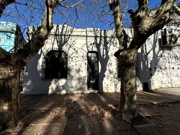 Casa tipo PH al frente a pasos de la estacion