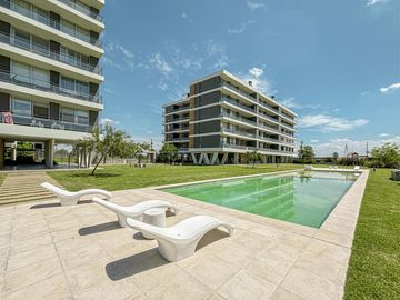 Departamento de 2 dormitorios, 2 cocheras, con terraza exclusiva y amenities