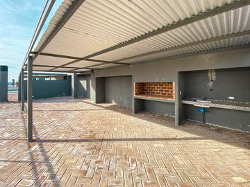 Departamento de 2 dormitorios, 2 cocheras, con terraza exclusiva y amenities