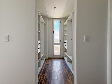 Departamento de 2 dormitorios, 2 cocheras, con terraza exclusiva y amenities