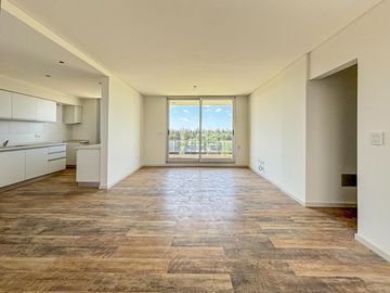 Departamento de 2 dormitorios, 2 cocheras, con terraza exclusiva y amenities