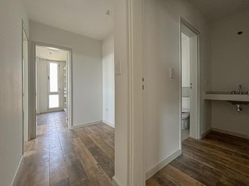 Departamento de 2 dormitorios, 2 cocheras, con terraza exclusiva y amenities