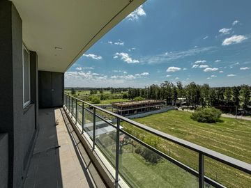 Departamento de 2 dormitorios, 2 cocheras, con terraza exclusiva y amenities
