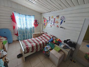 Casa con local a la venta en Isidro Casanova