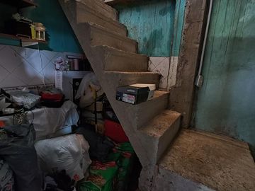 Casa con local a la venta en Isidro Casanova