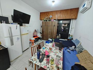 Casa con local a la venta en Isidro Casanova