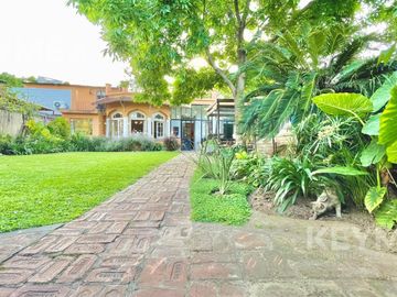 Venta PH en San Isidro 4 ambientes, pasaje seguro, cerca de plaza, café y tren