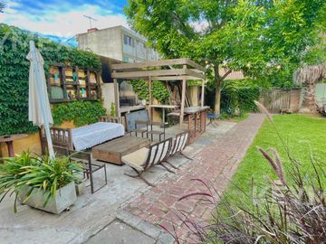 Venta PH en San Isidro 4 ambientes, pasaje seguro, cerca de plaza, café y tren