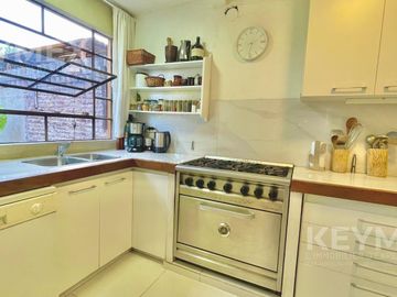 Venta PH en San Isidro 4 ambientes, pasaje seguro, cerca de plaza, café y tren
