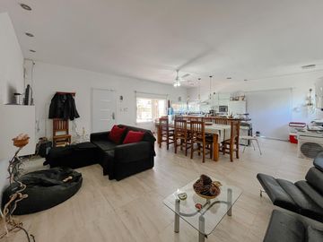 Casa de 2 dormitorios con jardín y pileta, Funes Town