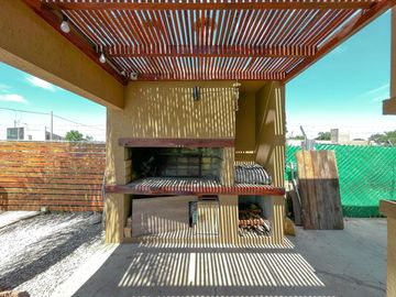 Casa de 2 dormitorios con jardín y pileta, Funes Town