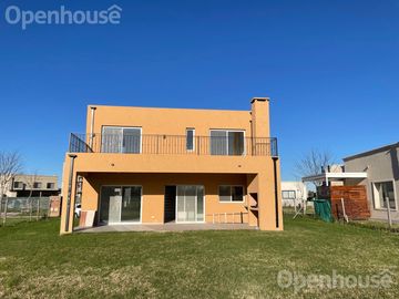 Venta Casa en  SAN PABLO con salida a espacio verde comun