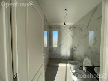 Venta Casa en  SAN PABLO con salida a espacio verde comun