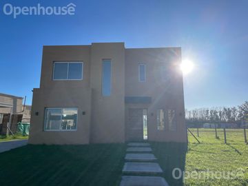 Venta Casa en  SAN PABLO con salida a espacio verde comun