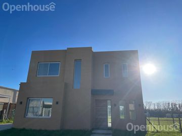 Venta Casa en  SAN PABLO con salida a espacio verde comun