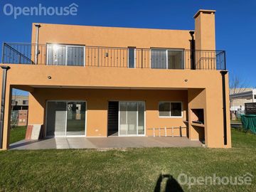 Venta Casa en  SAN PABLO con salida a espacio verde comun