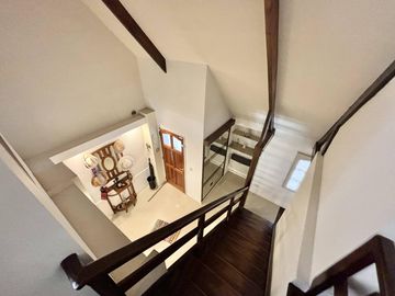 Impecable casa de 5 ambientes en venta con cochera y parrilla en el Club Nautico Escobar