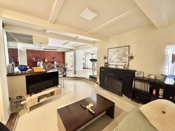Impecable casa de 5 ambientes en venta con cochera y parrilla en el Club Nautico Escobar
