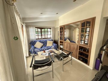 Impecable casa de 5 ambientes en venta con cochera y parrilla en el Club Nautico Escobar