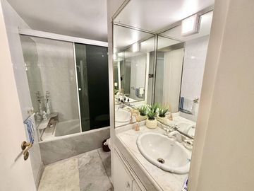 Impecable casa de 5 ambientes en venta con cochera y parrilla en el Club Nautico Escobar