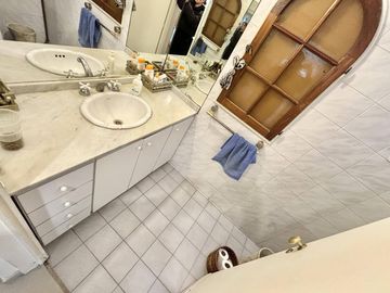 Impecable casa de 5 ambientes en venta con cochera y parrilla en el Club Nautico Escobar