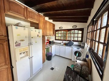 Impecable casa de 5 ambientes en venta con cochera y parrilla en el Club Nautico Escobar
