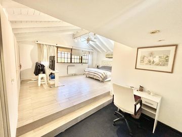 Impecable casa de 5 ambientes en venta con cochera y parrilla en el Club Nautico Escobar