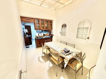 Impecable casa de 5 ambientes en venta con cochera y parrilla en el Club Nautico Escobar
