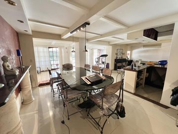 Impecable casa de 5 ambientes en venta con cochera y parrilla en el Club Nautico Escobar