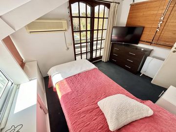 Impecable casa de 5 ambientes en venta con cochera y parrilla en el Club Nautico Escobar
