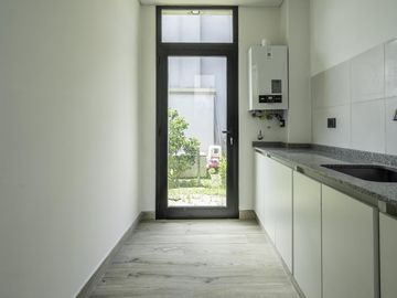 VENTA, CASA, PUERTOS, BARRIO ARAUCARIAS, LOTE AL 100, 4 AMBIENTES