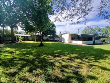 VENDO CASA EN CHITRE, SOBRE CARRETERA PRINCIPAL VIA LAS TABLAS.