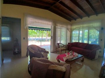 VENDO CASA EN CHITRE, SOBRE CARRETERA PRINCIPAL VIA LAS TABLAS.