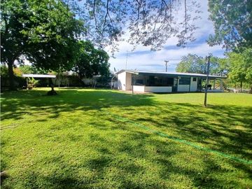 VENDO CASA EN CHITRE, SOBRE CARRETERA PRINCIPAL VIA LAS TABLAS.