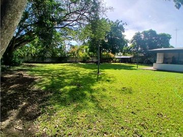 VENDO CASA EN CHITRE, SOBRE CARRETERA PRINCIPAL VIA LAS TABLAS.
