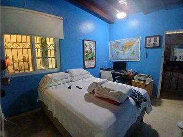 VENDO CASA EN CHITRE, SOBRE CARRETERA PRINCIPAL VIA LAS TABLAS.