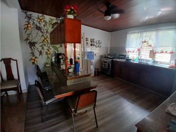 VENDO CASA EN CHITRE, SOBRE CARRETERA PRINCIPAL VIA LAS TABLAS.