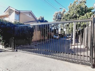Comoda Casa, San Bernardo 3 Dormitorios en Condominio Urbano