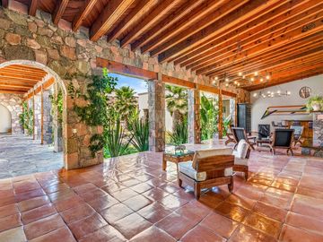 Casa Estilo Hacienda en Venta en San Miguel de Allende – A 10 minutos del Centro