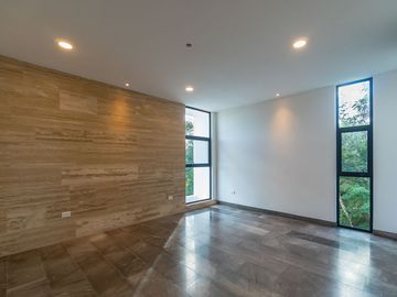 Casa en Venta de 4 Recamaras con sistema inteligente en Priv. Tamara en Mérida