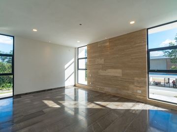 Casa en Venta de 4 Recamaras con sistema inteligente en Priv. Tamara en Mérida