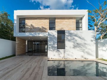 Casa en Venta de 4 Recamaras con sistema inteligente en Priv. Tamara en Mérida