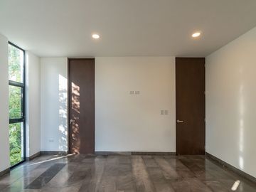 Casa en Venta de 4 Recamaras con sistema inteligente en Priv. Tamara en Mérida