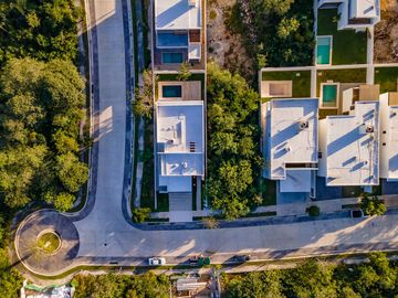 Casa en Venta de 4 Recamaras con sistema inteligente en Priv. Tamara en Mérida