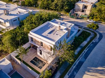 Casa en Venta de 4 Recamaras con sistema inteligente en Priv. Tamara en Mérida