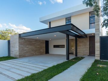 Casa en Venta de 4 Recamaras con sistema inteligente en Priv. Tamara en Mérida