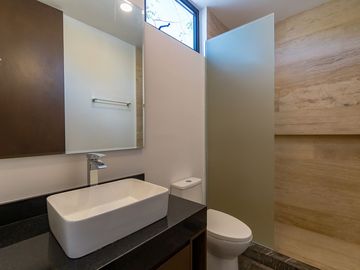 Casa en Venta de 4 Recamaras con sistema inteligente en Priv. Tamara en Mérida