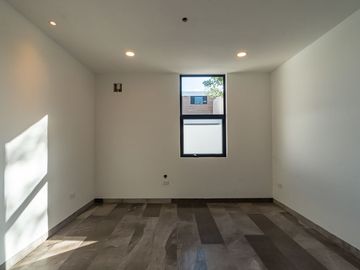 Casa en Venta de 4 Recamaras con sistema inteligente en Priv. Tamara en Mérida
