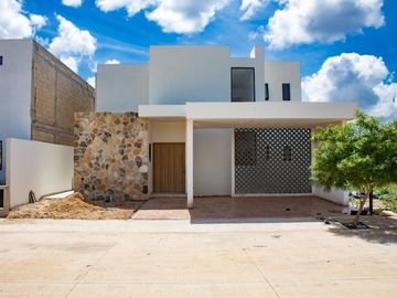 Casa en Venta en Privada. Zentura en Cholul Yucatán.