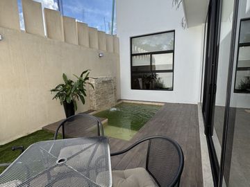 Casa en Venta en exclusiva privada en zona Yucatán Country Club.
